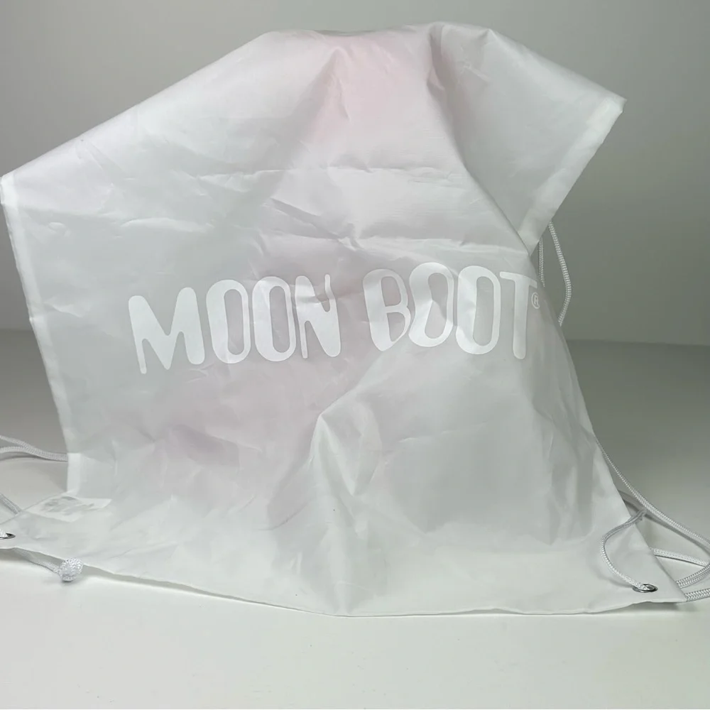 Moon Boots Icon Snow Boots Red NEW Unisex EU 35/38 or U.S. 3 or 5/6